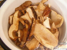 Суп из сушеных грибов с лапшой: Как приготовить суп из сушеных грибов с лапшой:    Грибы вымыть, воду слить. Затем замочить грибы на 20-30 минут.