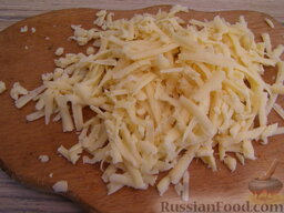Французские тосты с бананами и сыром: Сыр натираем на терке.