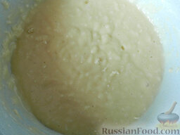 Пышный кокосовый бисквит на кефире (в мультиварке): Приготовление кокосового бисквита.    Немного взбейте кефир, яйца, растительное масло.    Добавьте сахар, соль, разрыхлитель, кокосовую стружку и муку. Размешайте, не взбивая. У меня получилось вот такое тесто (даже с небольшими комочками).