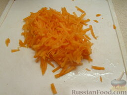 Салат с пикантными шампиньонами: Морковь очистить, вымыть и натереть на терке.