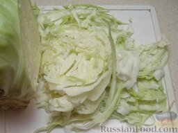 Салат из капусты с кинзой и кунжутом: Как приготовить салат из капусты:    Молодую капусту тонко нашинковать.