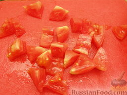 Овощное соте с шампиньонами и сыром (в микроволновке): Если у помидоров жесткая кожура, их нужно обдать кипятком и очистить. Я брала нежные 