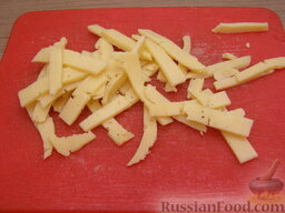 Овощное соте с шампиньонами и сыром (в микроволновке): Сыр натереть или нарезать тонкими полосками.