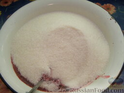 Смородина, перетертая с сахаром (заготовки на зиму): Добавляем сахар.