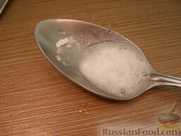 Сладкие лепешки с кокосом (в микроволновке): Соду погасить уксусом и добавить в тесто.