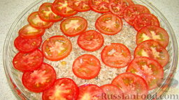 Запеканка с кабачками: Выложить помидоры.