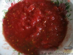 Постный суп-пюре овощной: Затем залить холодной водой. Снять шкурку с помидоров. Натереть помидоры на терке.