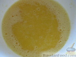 Смузи из персика и апельсина: Апельсиновый сок смешать с персиковым пюре. При необходимости можно по вкусу разбавить смузи водой.