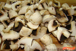 Грибы со сметаной: Как приготовить грибы со сметаной:    Нарезать грибы.