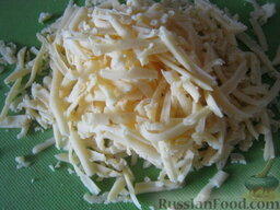 Куриный суп с сыром: Сыр натереть на крупной терке.