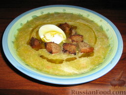 Холодный суп "Фальшивый гаспачо": В каждую тарелку наливаем суп, выкладываем половинку вареного яйца и несколько сухариков. Добавляем чуть-чуть оливкового масла.   Приятного аппетита!
