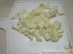 Густой рисовый суп с беконом: Как приготовить рисовый суп с беконом:    Лук очистить, вымыть и мелко нарезать.