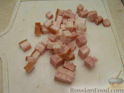 Густой рисовый суп с беконом: Бекон нарезать кубиками со стороной 1 см.
