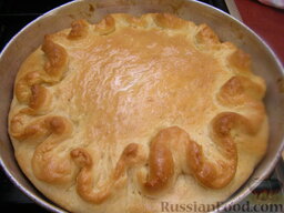 Пирог с фетой и базиликом: Затем вынуть пирог, смазать его маслом и снова поставить пирог с фетой в духовку на 5-10 минут.