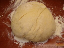 Пирог с фетой и базиликом: Замесить мягкое тесто. Оставить его на 20-30 минут в теплом месте.