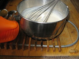 Фрикадельки под сливочным соусом: Затем снимите с огня соус и остудите его.