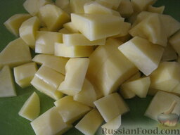 Рассольник вегетарианский: Как приготовить рассольник вегетарианский:    Картофель очистить, помыть и нарезать кубиками.
