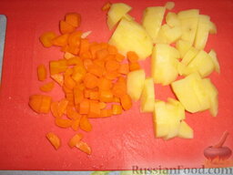 Окрошка на томатном соке: Вареные картофель и морковь порезать мелкими кубиками