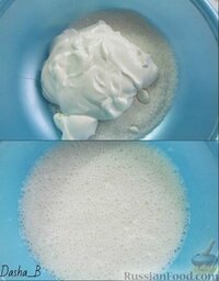 Пирог "Малиновая фантазия": Пока печется пирог с малиноый, сметану взбейте с оставшимся сахаром (150 г).