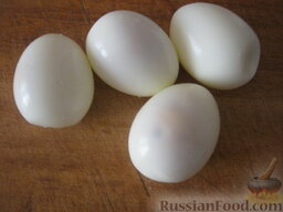 Яйца-грибочки: Охладить и очистить.