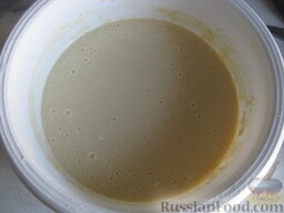 Пышные оладьи на кислом молоке: Миску с тестом поставить в другую посуду с горячей водой на 15 минут. Тогда тесто настоится и станет еще более пышным.