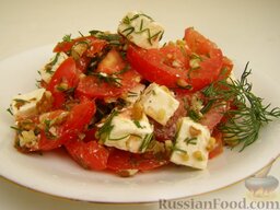 Салат с помидорами и брынзой: Салат из помидоров с брынзой готов. Приятного аппетита!