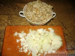 Запеканка из цветной капусты и грибов: Как приготовить запеканку из цветной капусты:    Мелко порезать лук.