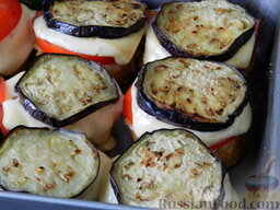 Башенки из баклажанов и помидоров с сыром: Запекайте в разогретой духовке минут 15.