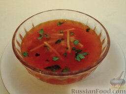 Томатный суп с вермишелью: Посыпать суп зеленью и подавать.    Приятного аппетита!