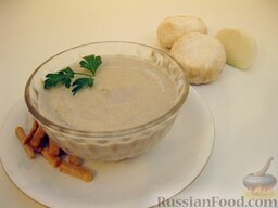 Крем-суп из шампиньонов (в микроволновке): Крем-суп из шампиньонов готов! Подавать с зеленью и сухариками.