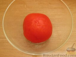 Чечевица с помидорами: Помидор ошпарить кипятком и снять кожуру.