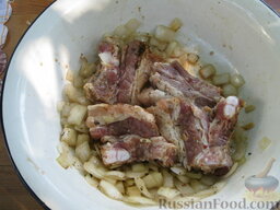 Шашлык из свинины с чесноком: Перемешать мясо и маринад, оставить в прохладном месте на 1,5-2 часа.