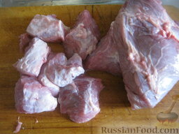 Лагман в мультиварке: Мясо нарезать кусочками, размером около 2х2 см.