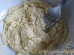 Суп "Куриная радость" с клецками и цветной капустой: Добавить 1 щепотку соли, хорошо перемешать. Тесто для клецек готово.