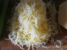 Помидоры "под шубой": Твердый сыр натереть на средней терке.