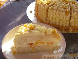 Лимонно-бисквитный торт с творожным кремом и курагой: Украсить торт по желанию. Я равномерно покрыла торт звездочками из того же творожного крема.   Поставить его в холодильник на 2 часа, чтобы крем застыл.    Приятного аппетита!