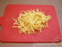 Салат из сельдерея с сыром и яблоками: Как приготовить салат из сельдерея с яблоком:    Сначала натрем сыр.