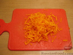 Салат из моркови и сельдерея: Как приготовить салат из сельдерея и моркови:    Морковь очистить и натереть.