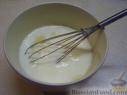 Омлет "Румяный", запеченный в духовке: Как приготовить омлет в духовке:    Смешать яйца, молоко и соль. Тщательно перемешать венчиком. Но не взбивать!
