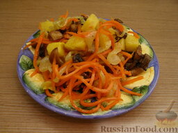 Салат с жареными грибами и корейской морковкой: Салат с жареными грибами готов.   Приятного аппетита!