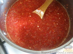 Аджика из красного перца: Добавить соль, сахар и уксус. Хорошо перемешать и дать немного постоять. Аджика из красного перца готова.