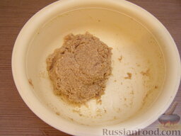 Тарталетки из панировочных сухарей (в микроволновке): Тщательно перемешать. Должна получиться масса, похожая на песочное тесто. Если необходимо, добавить немного сухарей.