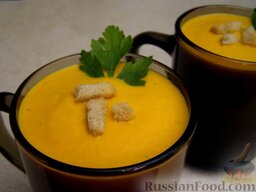 Морковный крем-суп с имбирем: Подавать морковный крем-суп с зеленью и сухариками.    Приятного аппетита!