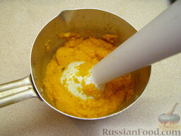Морковный крем-суп с имбирем: Овощи тщательно измельчить блендером.