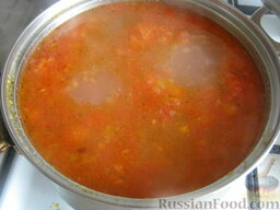 Легкий супчик с цветной капустой: Выложить зажарку в суп. Посолить и поперчить.