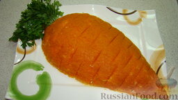 Салат "Морковь": Тыльной стороной ножа сделать небольшие углубления - таким образом морковка приобретает вид 