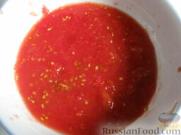Суп-пюре из чечевицы вегетарианский: Помидоры помыть и натереть на мелкой терке.