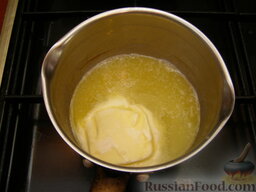 Открытый дрожжевой пирог с творожной начинкой: Как приготовить открытый дрожжевой пирог с творогом:    Маргарин растопить и отставить, чтобы немножко остыл.