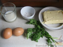 Омлет на молоке с зеленью: Продукты для омлета с молоком перед вами.
