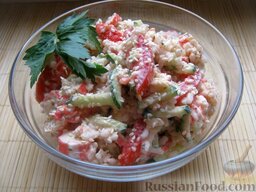 Салат с крабовыми палочками и овощами: Салат с крабовыми палочками, с рисом и овощами готов.  Приятного аппетита!